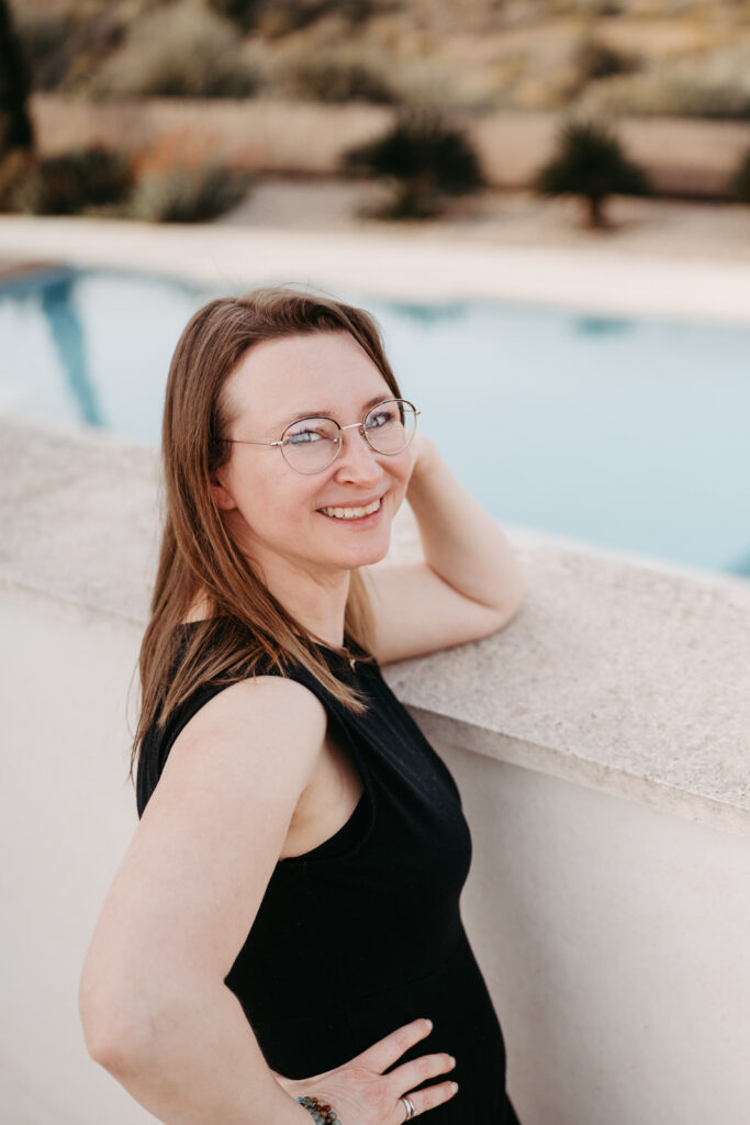 Portrait von der Fotografin und Yogini Laura