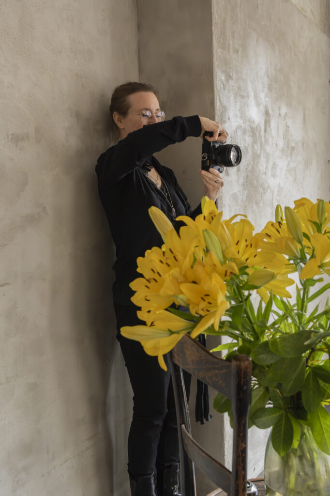 Behind the Scenes Bild von Laura bei einem Studioshooting in Hamburg